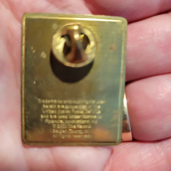 Lot of 2 NY Pins 9/11  First Responder Heroes USPS Stamp & Round I love NY Pin - Picture 3 of 5